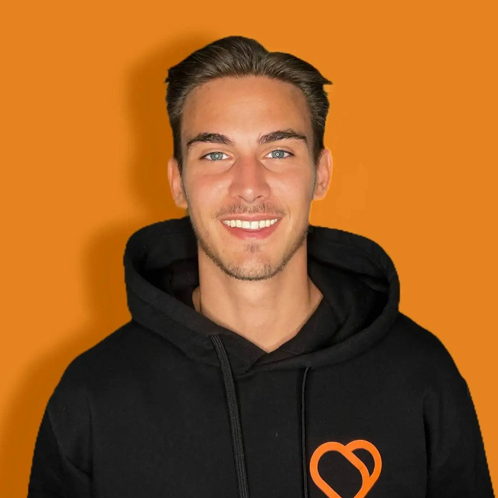 Portrait of Raul-Valentin Konnerth, CEO & Co-Founder at Curawork